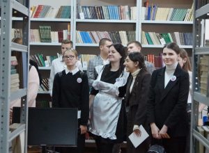 High school students visiting the scientific library of KBSU